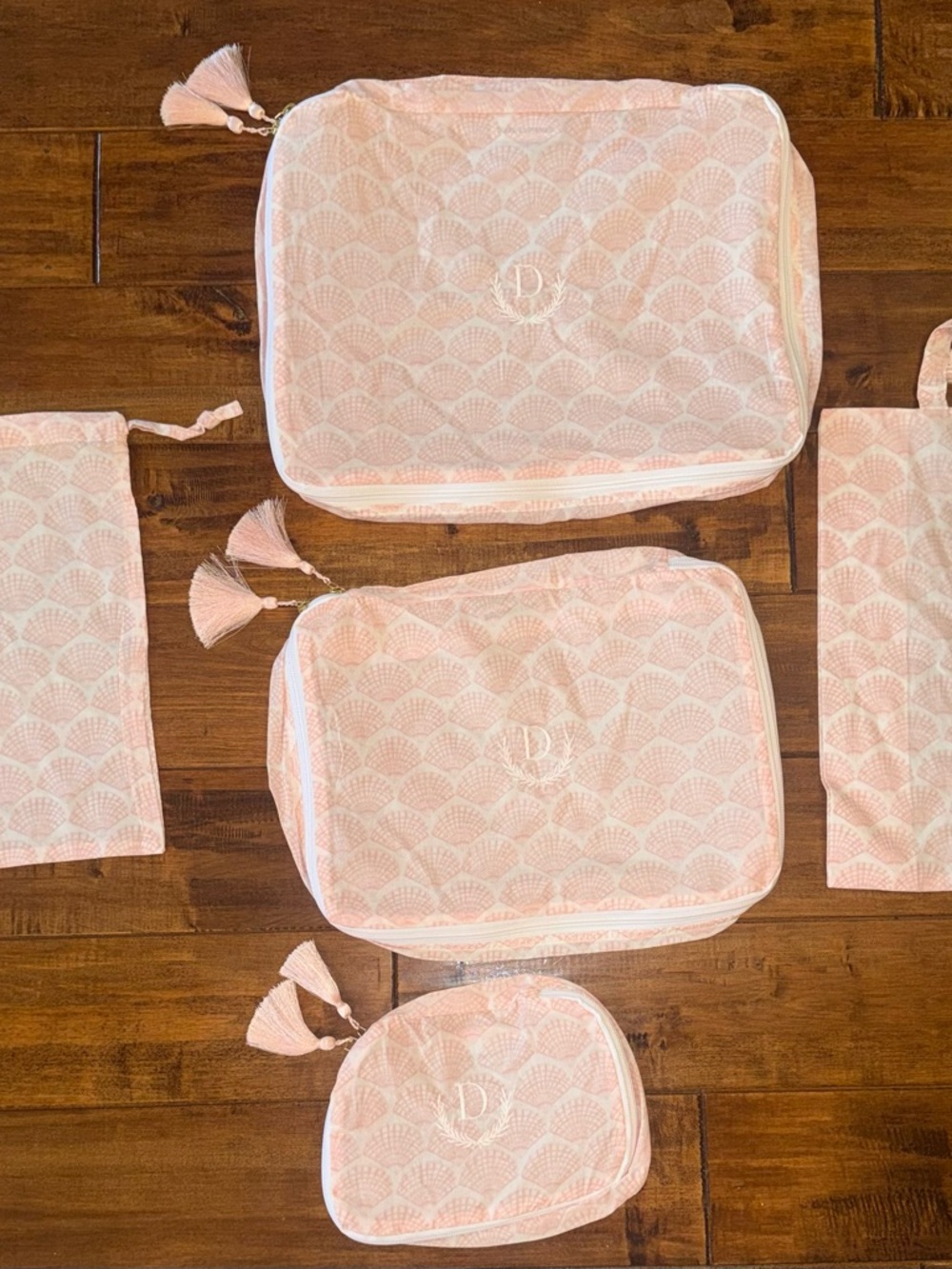 Mark & Graham 5 Piece Pink Shell Pattern Monogrammed D Travel Packing Cubes New